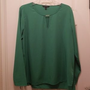 Kelly green blouse w/ key hole "V" cut out